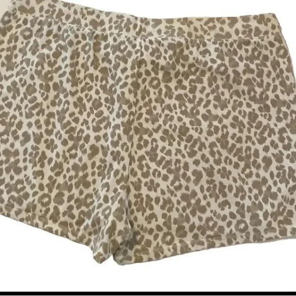 Old Navy Pants - Old Navy Womens Leopard/Cheetah Print lounge shorts white & tan Shorts Size XXL